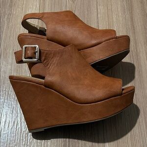 Report Brown/Cognac Wedge Sandals